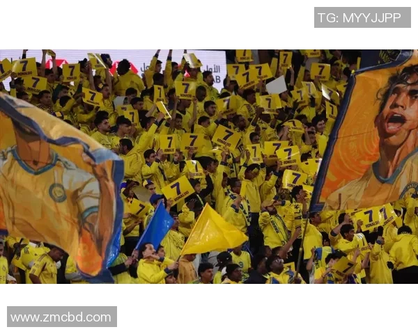 球迷疯狂冲入场内成功抢夺C罗球衣引发热议 球迷疯狂冲入场内成功抢夺C罗球衣引发热议