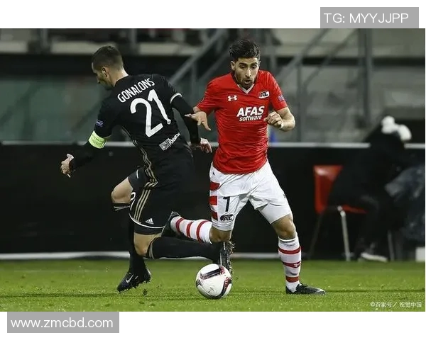 艾克马亚与社会的对决揭示了现代足球的战术演变与团队合作的重要性 艾克马亚与社会的对决揭示了现代足球的战术演变与团队合作的重要性